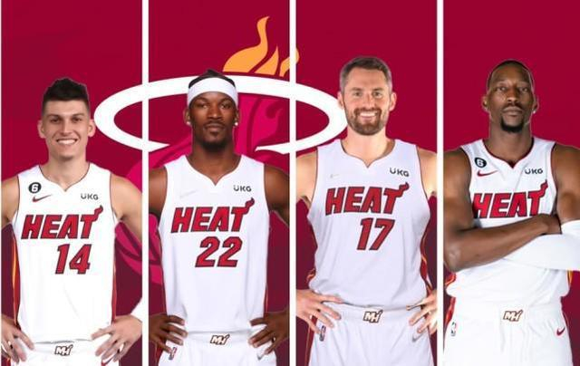 梅西夺冠后发动态庆祝！始终强调团队！还感谢工作人员和管理层！（梅西夺冠后发文庆祝：强调团队并致谢工作人员与管理层）