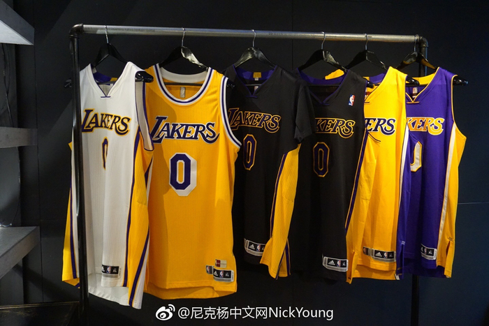 马刺老帅临场指挥引热议（马刺老帅场边调度引发热议）