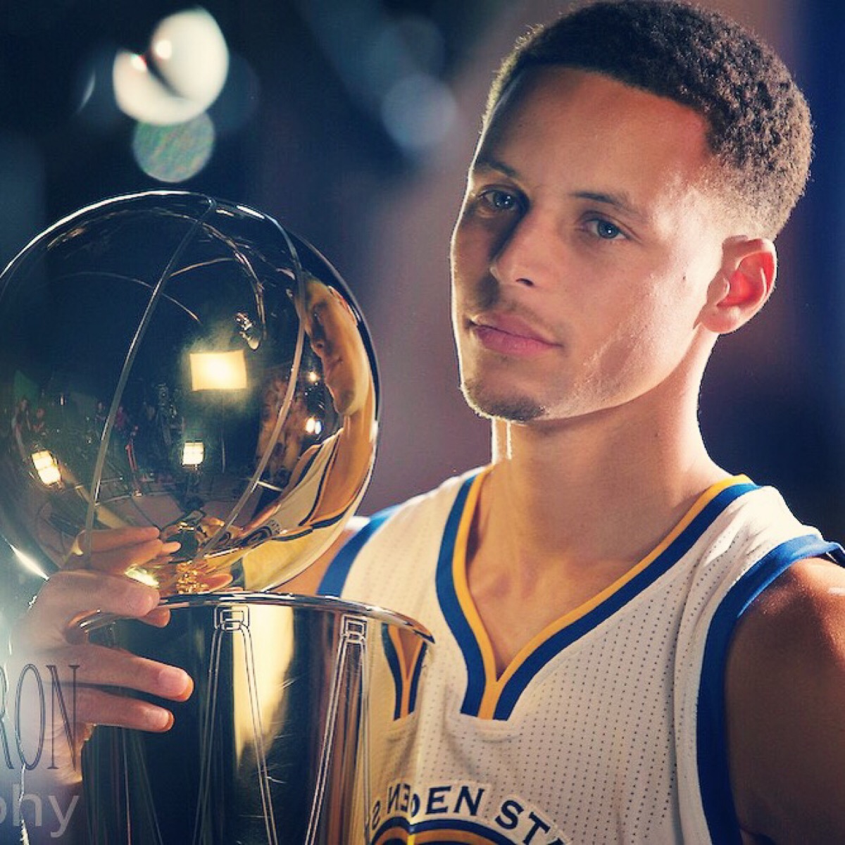 阿姆拉巴特：安东尼不该吃红牌，他并非故意踢对方面部（阿姆拉巴特：安东尼不该被罚下，他并非有意踢脸）