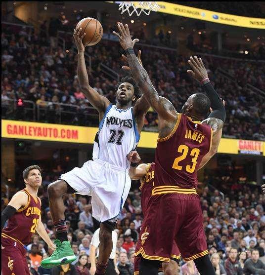 杨鸣：辽宁队正经历新老交替阵痛期，相信联赛开始前会有变化（杨鸣：辽宁队处于新老更替阵痛期，预计联赛开打前会有调整）